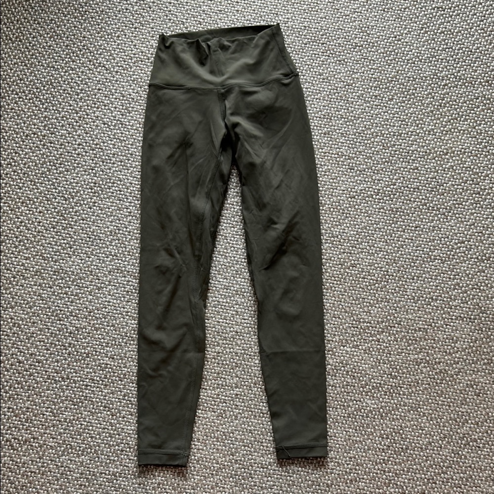 Another Version 7/8 legging size S in olive green